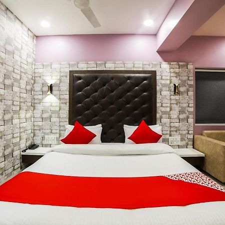 Capital O 41587 Hotel Airport Inn One Ahmedabad Esterno foto