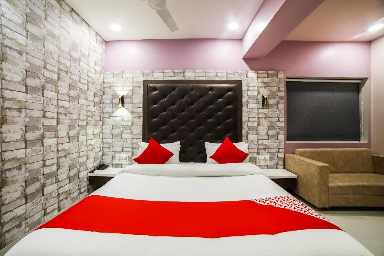 Capital O 41587 Hotel Airport Inn One Ahmedabad Esterno foto