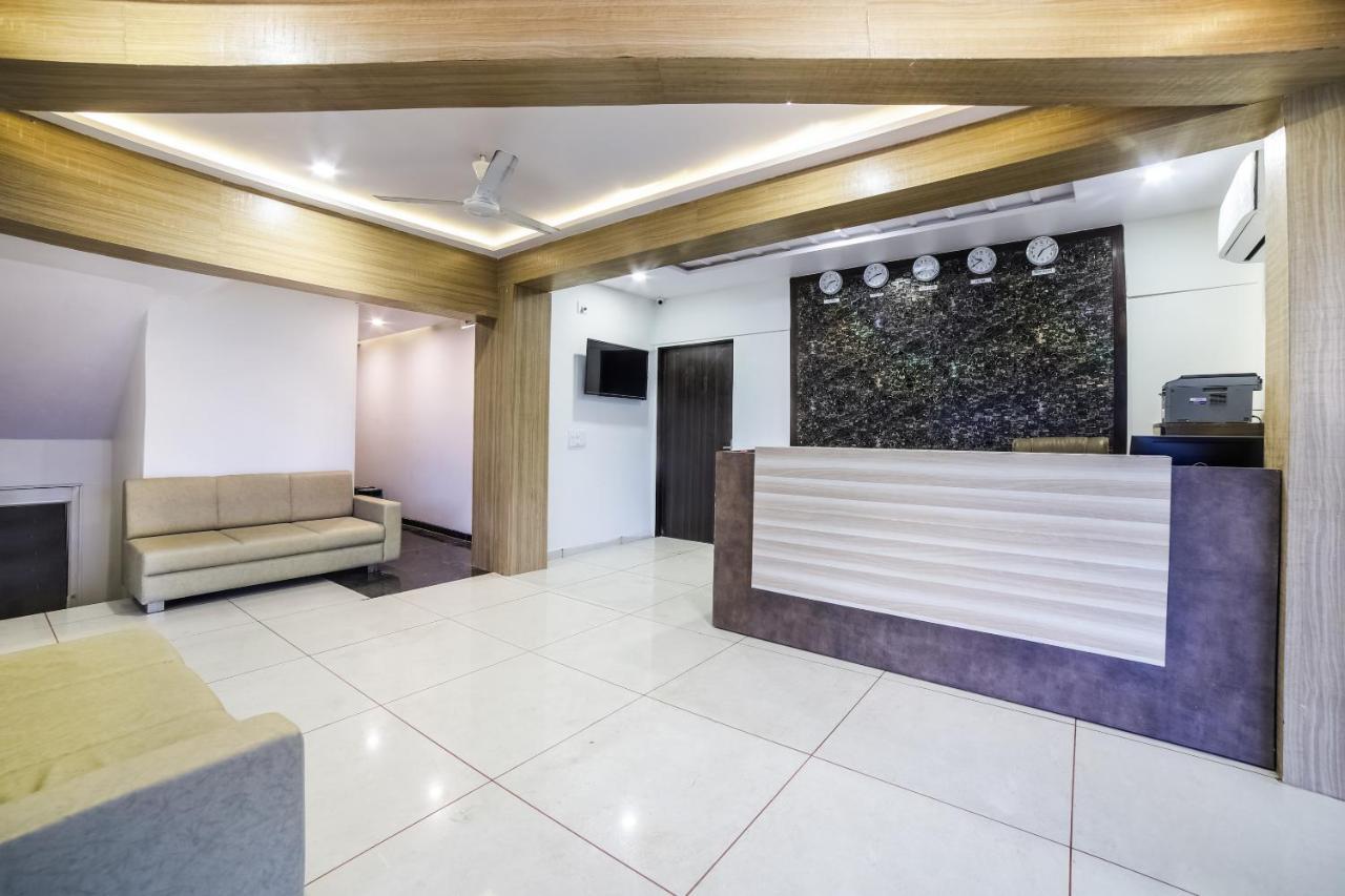 Capital O 41587 Hotel Airport Inn One Ahmedabad Esterno foto