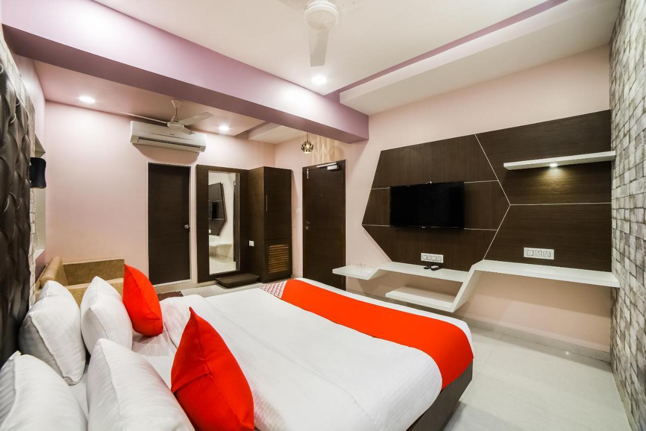 Capital O 41587 Hotel Airport Inn One Ahmedabad Esterno foto