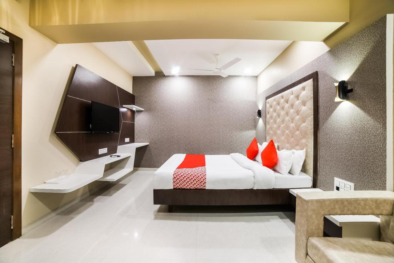 Capital O 41587 Hotel Airport Inn One Ahmedabad Esterno foto