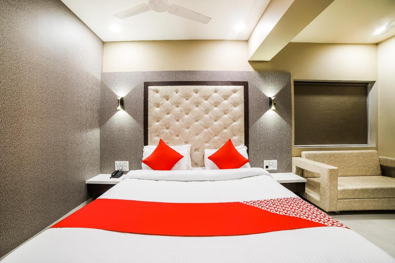 Capital O 41587 Hotel Airport Inn One Ahmedabad Esterno foto