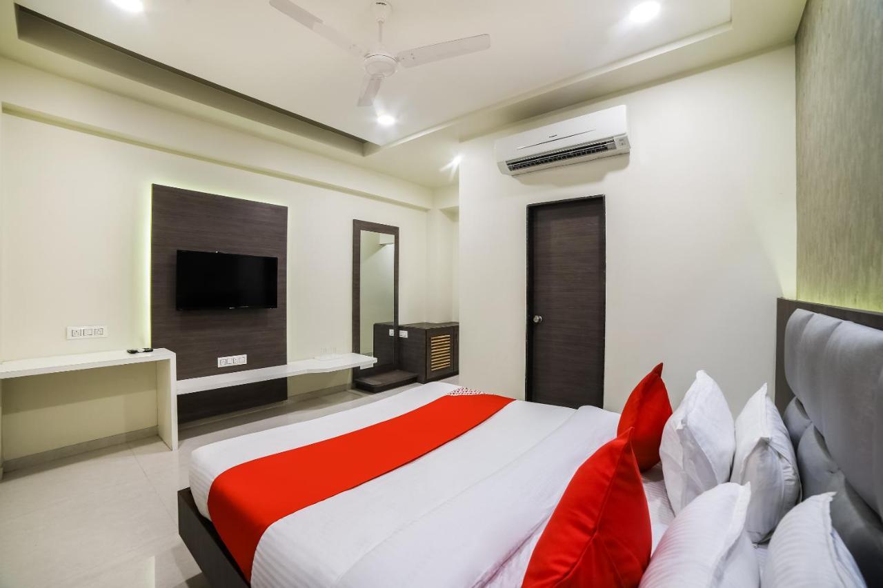 Capital O 41587 Hotel Airport Inn One Ahmedabad Esterno foto