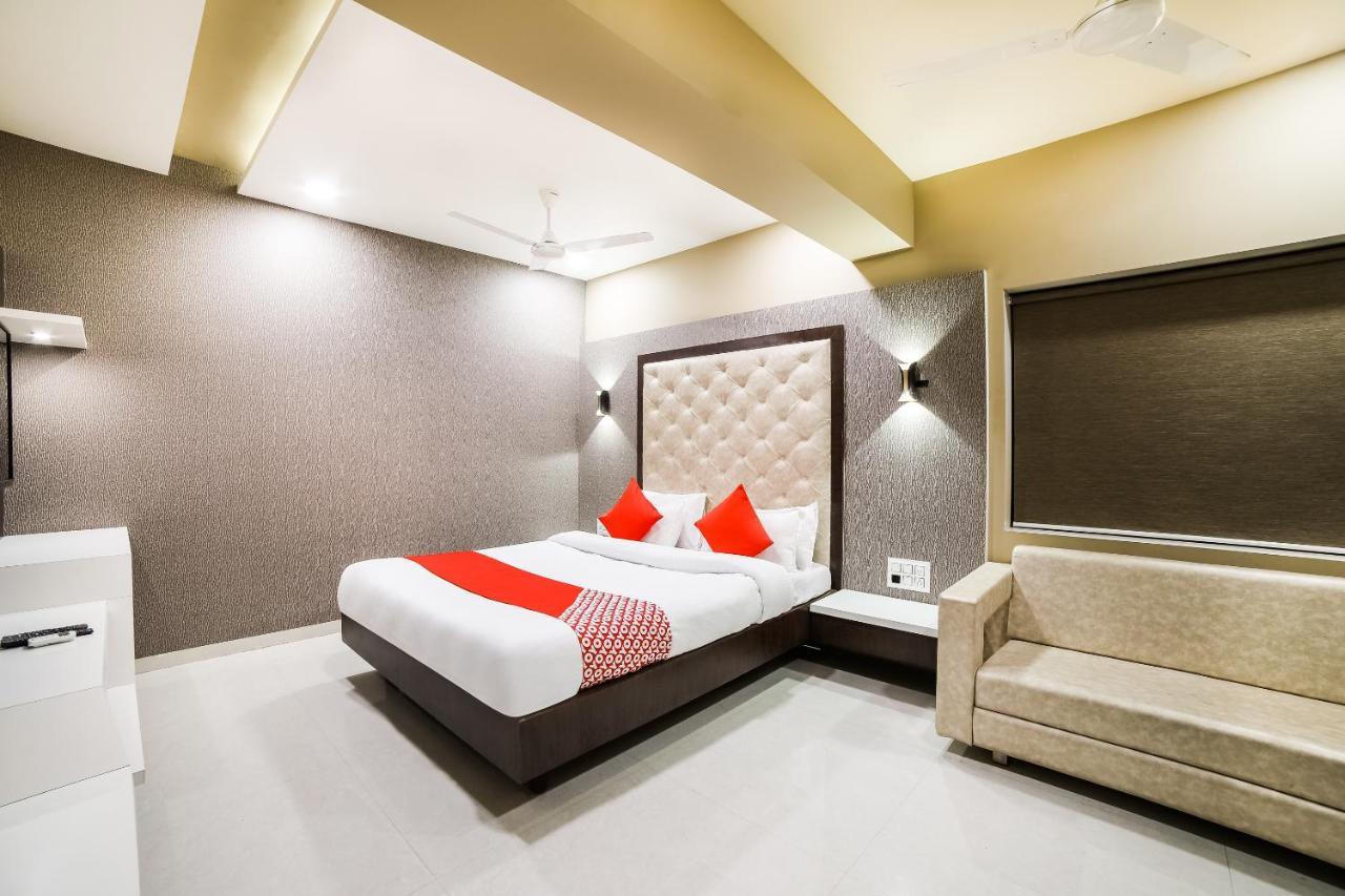 Capital O 41587 Hotel Airport Inn One Ahmedabad Esterno foto