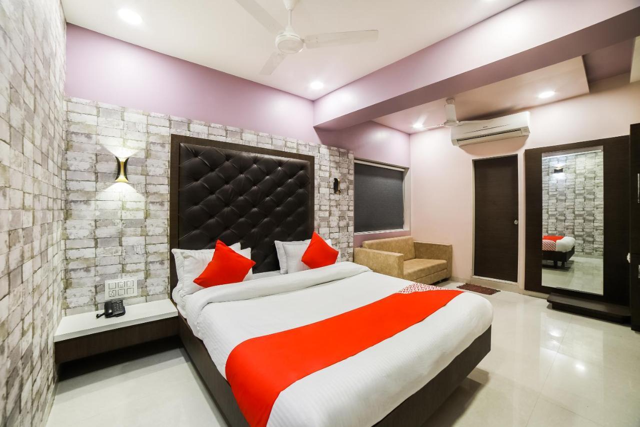 Capital O 41587 Hotel Airport Inn One Ahmedabad Esterno foto