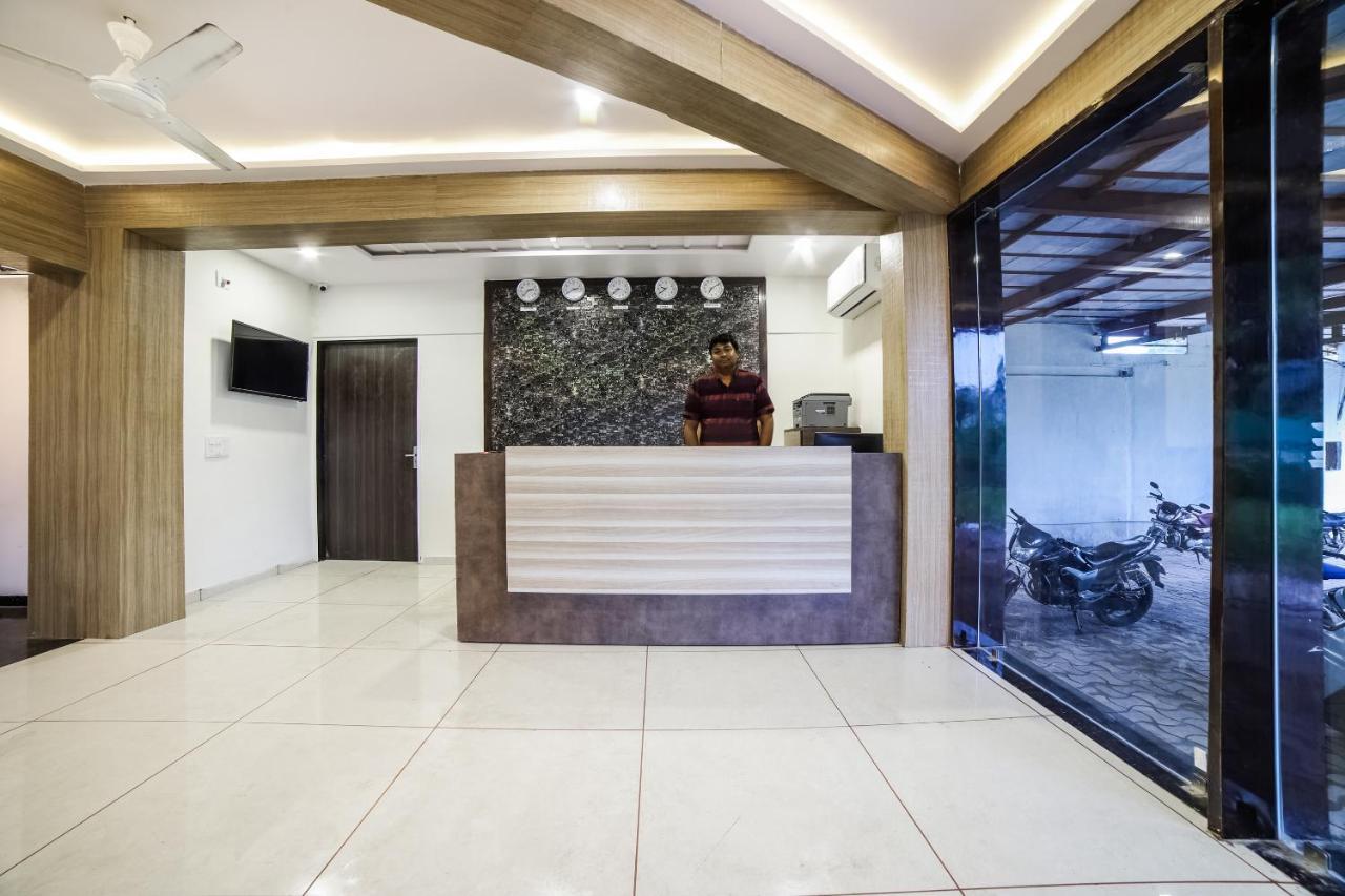 Capital O 41587 Hotel Airport Inn One Ahmedabad Esterno foto