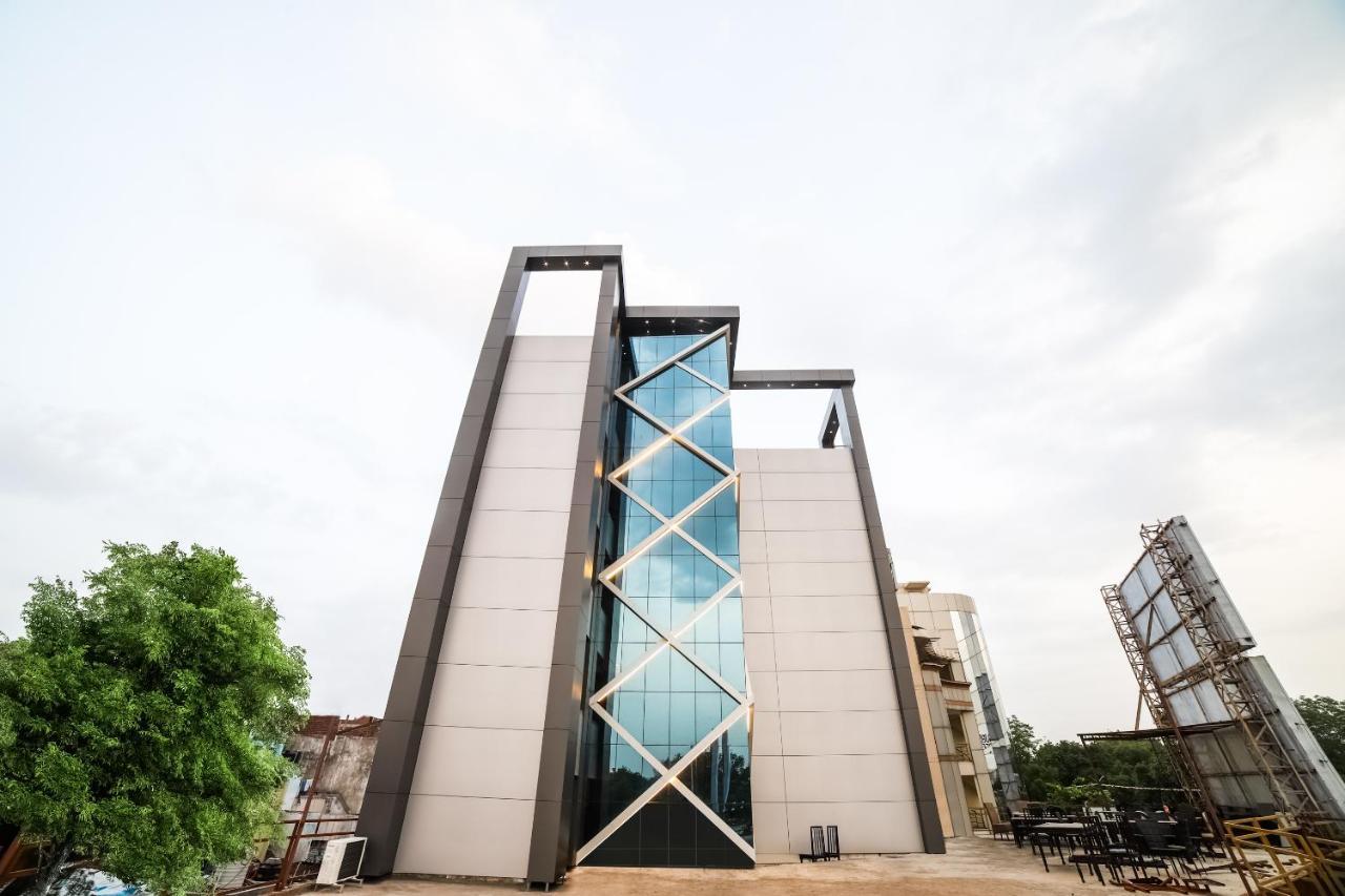 Capital O 41587 Hotel Airport Inn One Ahmedabad Esterno foto