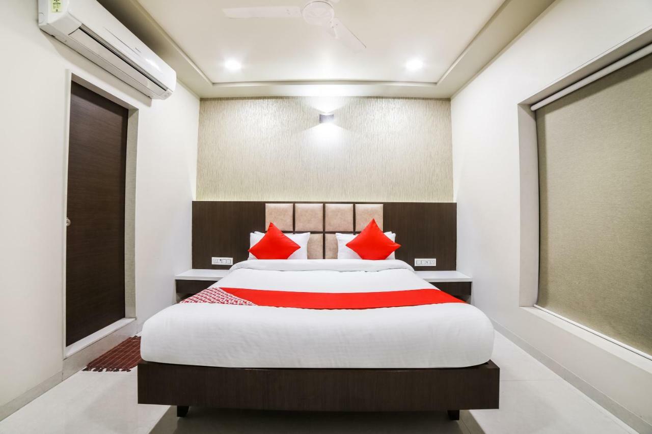 Capital O 41587 Hotel Airport Inn One Ahmedabad Esterno foto