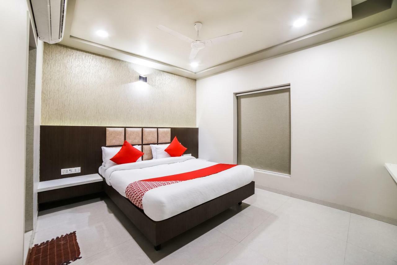 Capital O 41587 Hotel Airport Inn One Ahmedabad Esterno foto