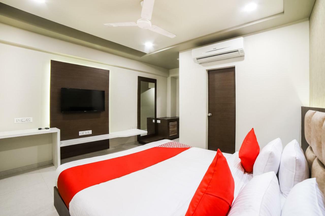 Capital O 41587 Hotel Airport Inn One Ahmedabad Esterno foto