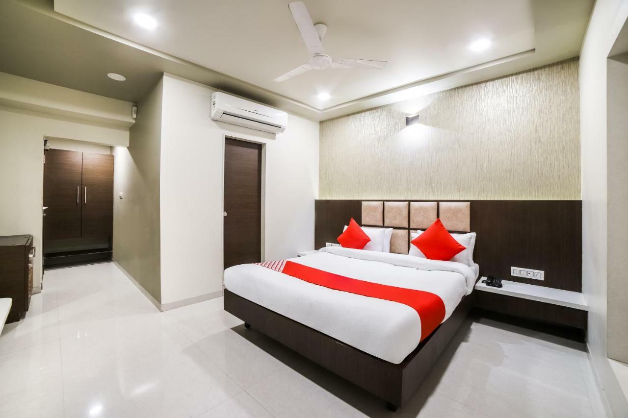 Capital O 41587 Hotel Airport Inn One Ahmedabad Esterno foto