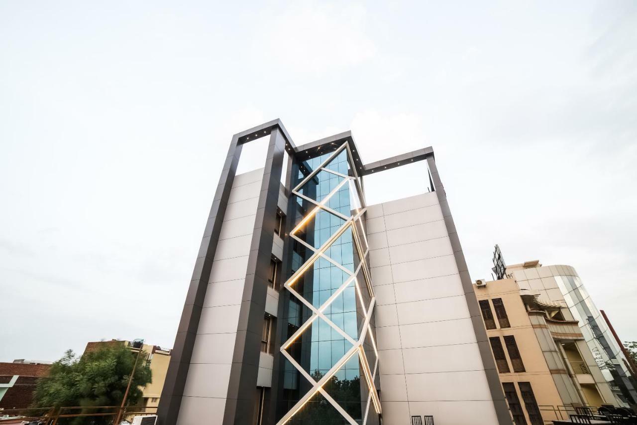 Capital O 41587 Hotel Airport Inn One Ahmedabad Esterno foto